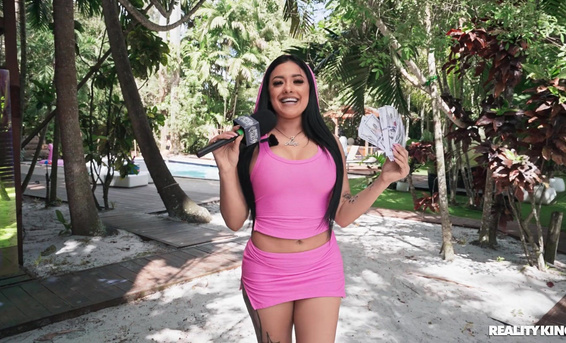 Ведущая шоу Money Talks Серена Сантос раздает бабки за секс конкурсы