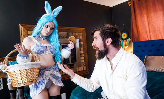 Миниатюрная крольчиха Иви Кристиан отлично прожарена на двух вертелях