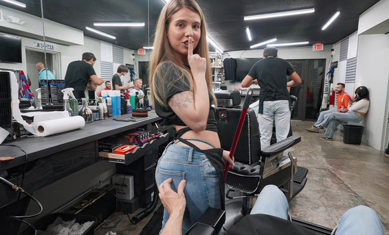 Легкодоступная стилистка Лаки Энн трахается в парикмахерской с клиентом