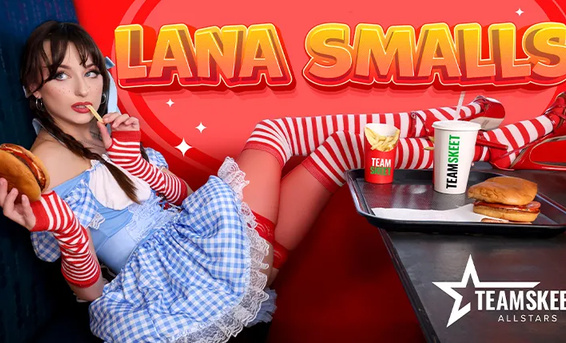 Владелец кафешки решился на секс с красивой официанткой Ланой Смоллс