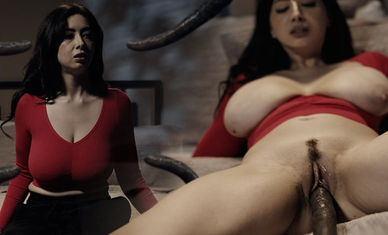 Тентаклевый монстр из-под кровати наведался в мокрую киску Хлои Сюрреал