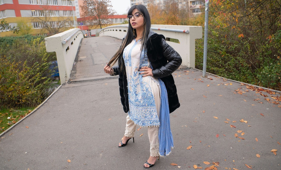 Легкая на подъем Алия Ясин согласна на секс за деньги с незнакомцем