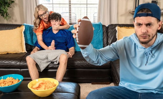 Джилл Тейлор принимает большой член друга в попу за спиной у бойфренда