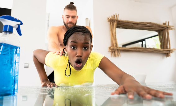 Черная горничная Лекси Лав ради работы готова на секс на собеседовании