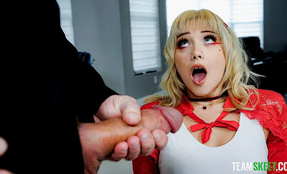 Любовное зелье превратило член друга отца Венус Риверс в каменный стояк