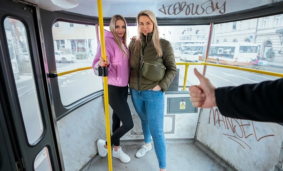 Пухлая лесби Никки Дрим за деньги трахается на глазах у своей девушки