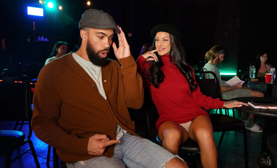 Сексуальный поэтический слэм с одногруппником студентки Эвелин Стоун