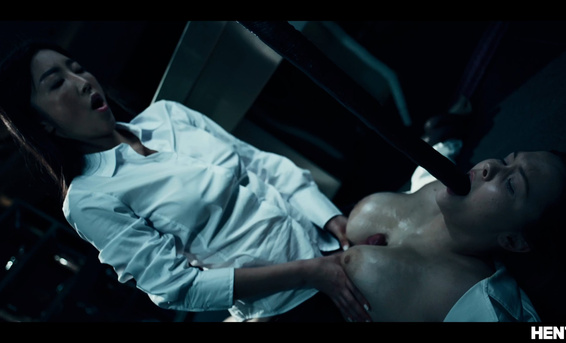 Ученая Эмири Момота членом футанари и тентаклями ебет пышную помощницу