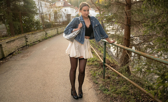 Девушка-пекарь Джиджи Макс испекла длинный багет пикапера в своей духовке