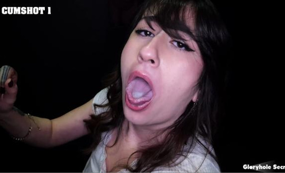 Минетчицы сосут члены из дырок в стене и получают по десять камшотов