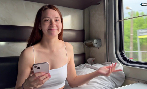 Русская незнакомка в поезде сосет член и трахается со своим спасителем