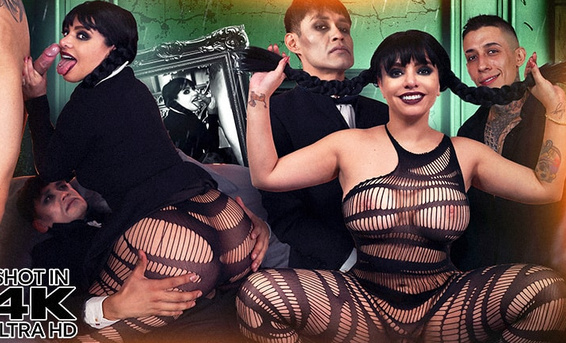 Уэнсдэй ебется в замке с новым парнем и дворецким Ларчем в ХХХ пародии