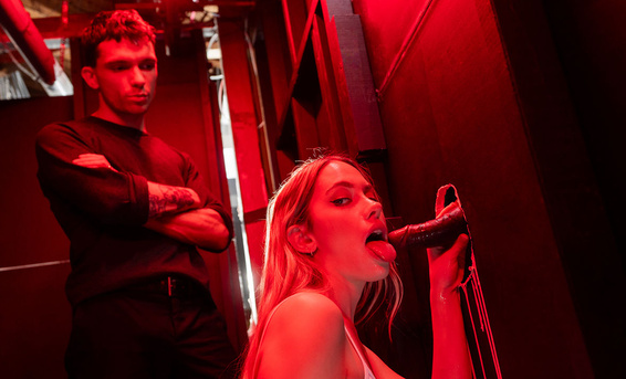 Муж куколд дрочит хуй пока жена Хлоя Капри сосет негру через глорихол