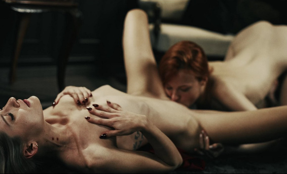 Интроверт в изоляции Тиффани Татум стала жертвой вампирши лесбиянки