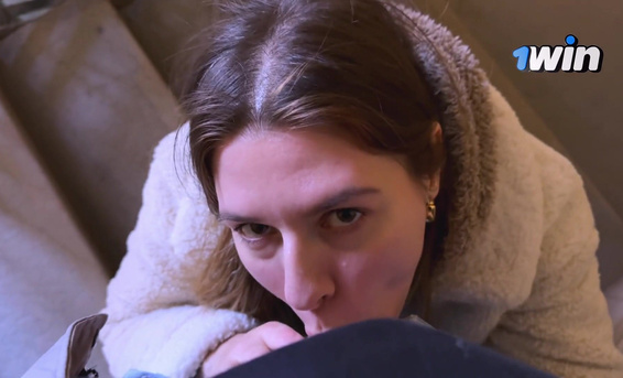 Русская милфа с волосатой пиздой подцепила себе незнакомца для секса