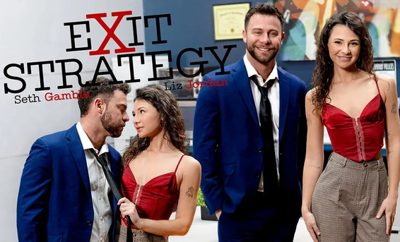 Плоская секретарша Лиз Джордан ебется на работе со своим коллегой