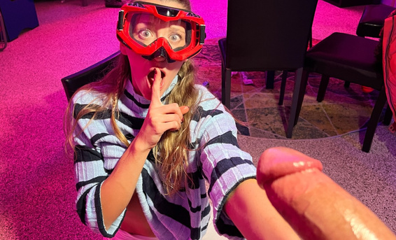 Публичный секс с Эддисон Водка на зимней вечеринке сноубордистов