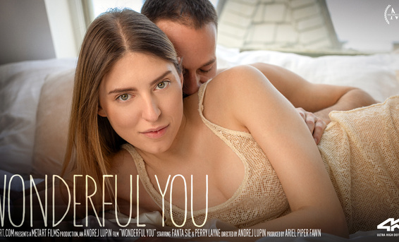 Чудесная девчонка Фанта Си наслаждается нежным сексом с кремпаем