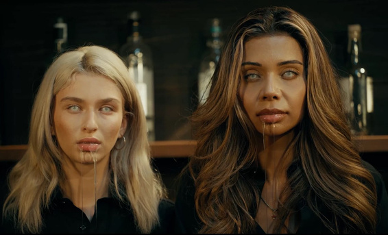 Паразитический лесбийский секс втроем в подвале корейской забегаловки