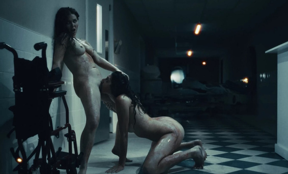 Зараженная паразитами Леана Лавингс вылизала пизду пациентки больницы