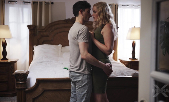 Дерзкий пасынок уломал на инцест секс молодую мачеху Чарли Форд