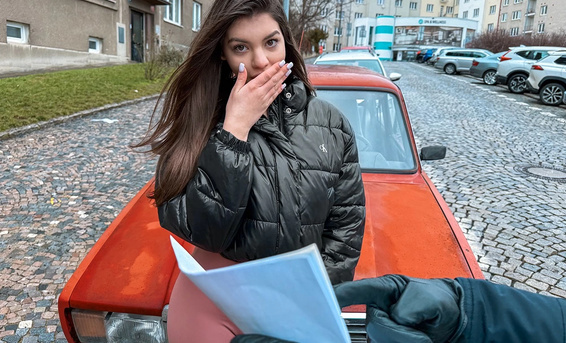 Чешская малышка Анна Белла расплатилась пиздой за кредит в 2000 евро