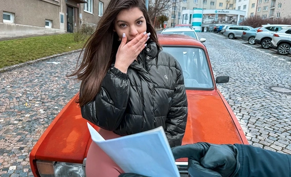 Чешская малышка Анна Белла расплатилась пиздой за кредит в 2000 евро